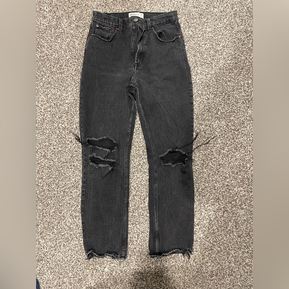 Abercrombie distressed mom/boyfriend jeans 29/8L